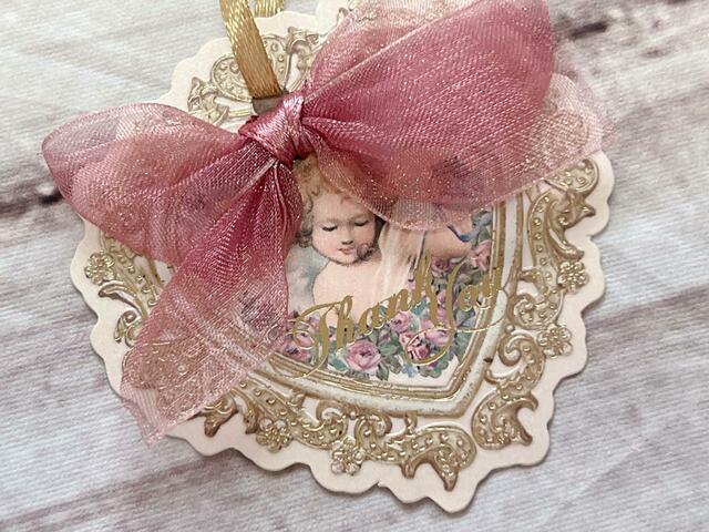 同じイラストでも、色によってタグの形が異なります