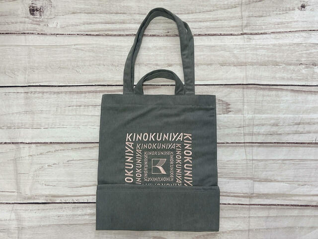 バックにも刺繍入りなのもGood！