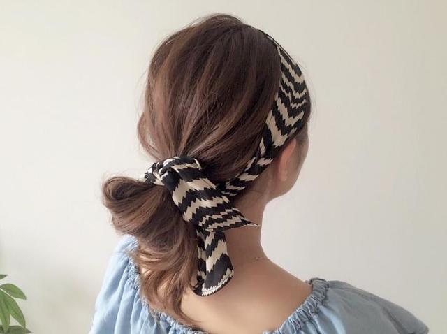 ヘアバンド・スカーフを使った「メッシーバン」