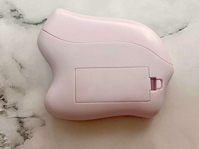 背面には乾電池を入れる箇所がついています