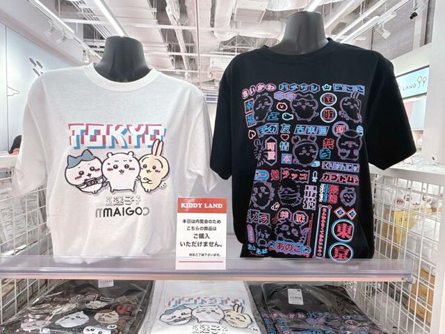 ネオンをイメージした、『ちいかわらんど新宿店』限定のTシャツも販売されています！