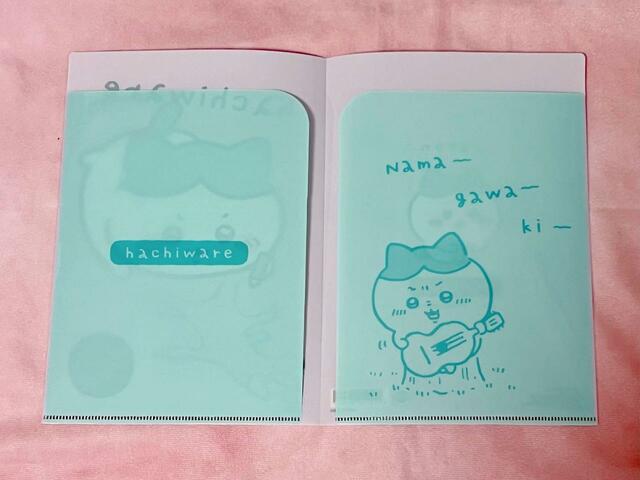 【ちいかわ×キャンドゥ】コラボ第6弾「ちいかわ A5見開きファイル3」『ひとりごつ』を歌っているハチワレ。表情がたまりません！