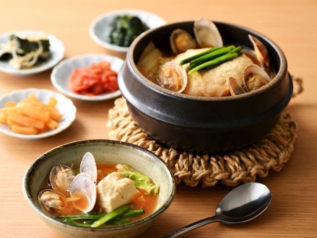 「純豆腐」＜期間：2025年12月11日～2026年3月11日＞【ナムルバーで楽しむ「ビビンバ」や、アツアツ「純豆腐」登場も！ニラックスブッフェで人気の韓国グルメを大満喫！】