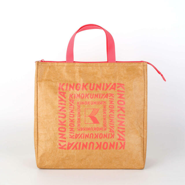 【紀ノ国屋　リンクリー保冷バッグ】華やかなコーラルピンク（従来カラー）。上部はファスナー付きのため、中身が見えないのも嬉しいポイント！