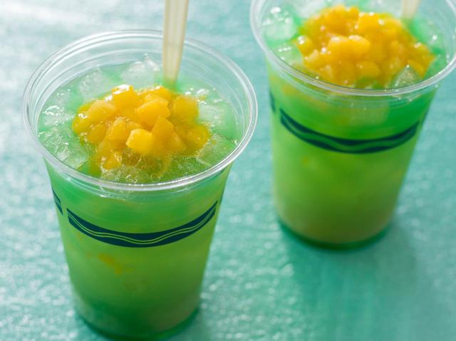 「東京ディズニーシー20周年:タイム・トゥ・シャイン!」ラム&パイナップルカクテル 780円|ノーチラスギャレー