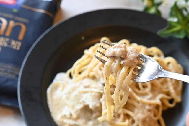 【コストコ新商品／アルチザン「きのこクリームパスタ」】具材もごろごろ入っているので、きのこの旨みをたっぷり楽しめます