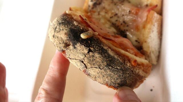 【上島珈琲店 3種チーズのクロックムッシュ (ミニサラダ付)セット 】パンはイギリス食パン。硬く粉っぽい山の部分の耳が特徴的です