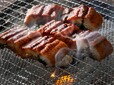 テーブルのロースターでこんがり焼いて味わえる！
