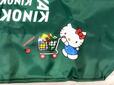 スーパーでのお買い物をテーマにしたデザイン。ショッピングカートを押すレトロなキティちゃんが、かわいすぎる〜！