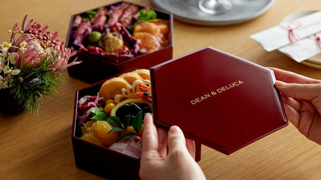 【DEAN & DELUCA】六角二段重 銀朱八分ツヤ内黒／カラーは塗り物の伝統色「銀朱」。一つ一つ丁寧に仕上げられています