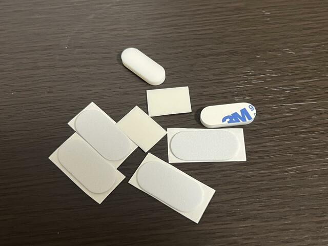 【山崎実業　tower　オールインワンホルダー】設置する扉を傷つけないようクッションも付属しています