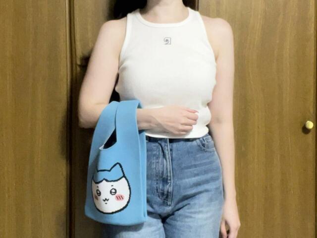 実際に持ってみました。サイズ感の参考にしてみてくださいね！