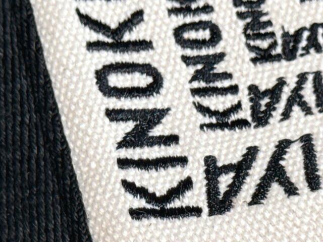 紀ノ国屋ロゴの刺繍もクオリティが高く、高級感たっぷり！