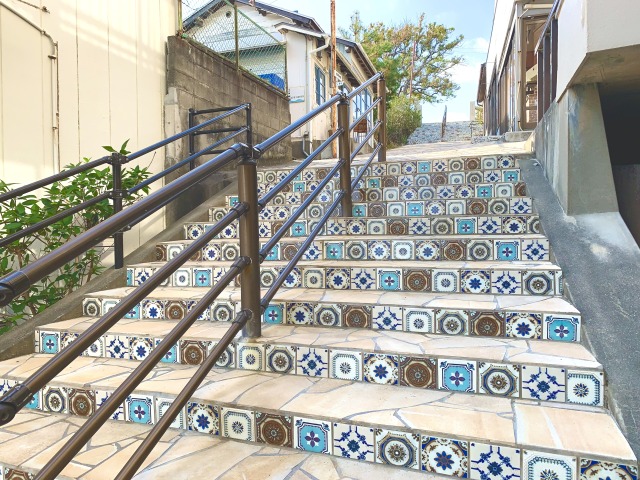 かわいいタイルの階段