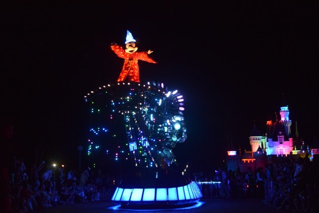 ディズニー・ペイント・ザ・ナイト・パレード｜香港ディズニーランド・リゾート
