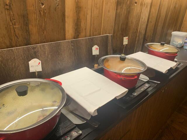 【タイ料理新宿ランブータン タイランチビュッフェ】スパイスが効いた3種類のカレーが食べ放題！