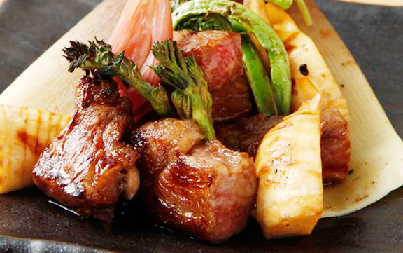 黒毛和牛ステーキ、ローストビーフ、鶏/豚/牛寿司食べ放題