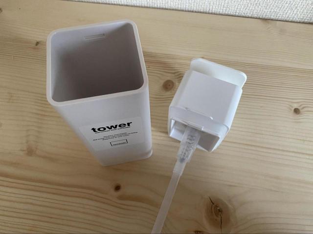 【tower 片手で出せるディスペンサー】フタを取って洗剤を詰め替えます