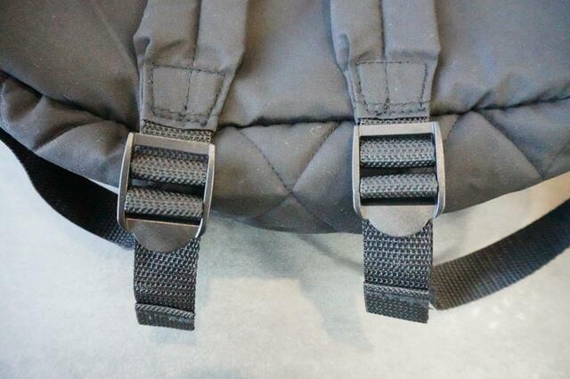 肩紐の長さを調節できるアジャスター