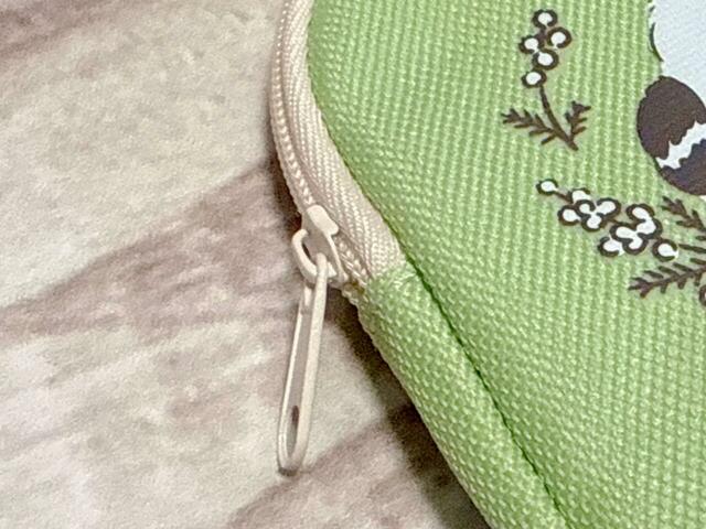 ファスナーで開閉する仕様