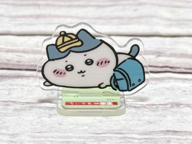 ハチワレはブルーのランドセルを背負っています。ちいかわの世界ではみられないこの姿、胸熱すぎる…！