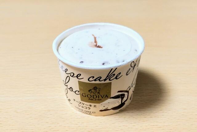 【ゴディバジャパン ゴディバ カップアイス チーズケーキ エ ショコラ 100ml×6個 1180円】前半と後半で味わいが変化するのがポイント