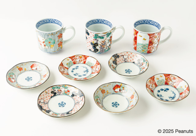 【PEANUTS新商品】「マグカップ 」各¥2,420、「小付」各¥1,100、「小皿」各¥1,100/ところどころにあしらわれたスヌーピーやウッドストックたちが愛らしい食器
