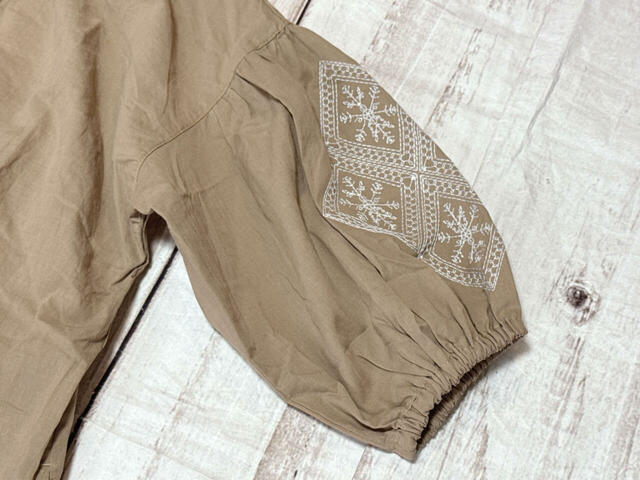 ふんわり膨らんだ袖が大人かわいい！ゴム入りで好きな袖丈で調整できます