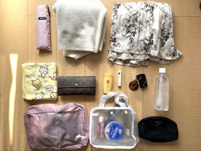 【anello MART リュック】着替えやコスメなど、1泊旅行に必要なものを入れてみると…⇒