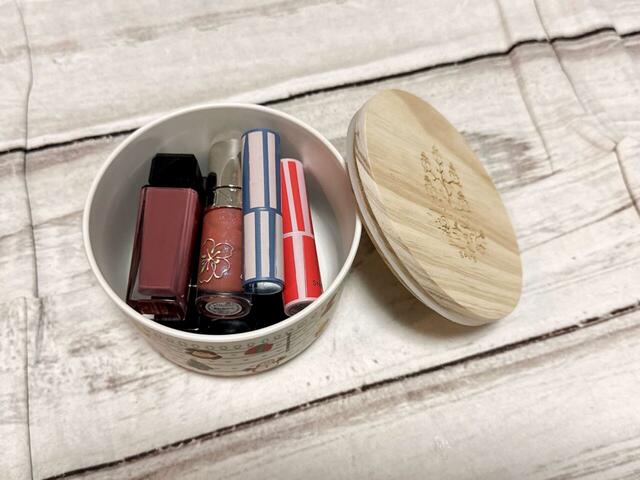 細々したものの整理に便利なサイズ。今回は口紅を収納してみました