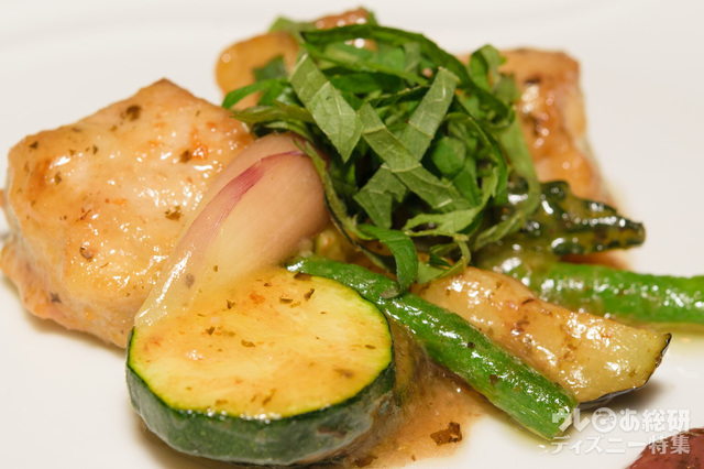 イベリコ豚と野菜の梅紫蘇炒め|シルクロードガーデン “ディズニー・パイレーツ・サマー” ディナーコース(2017)