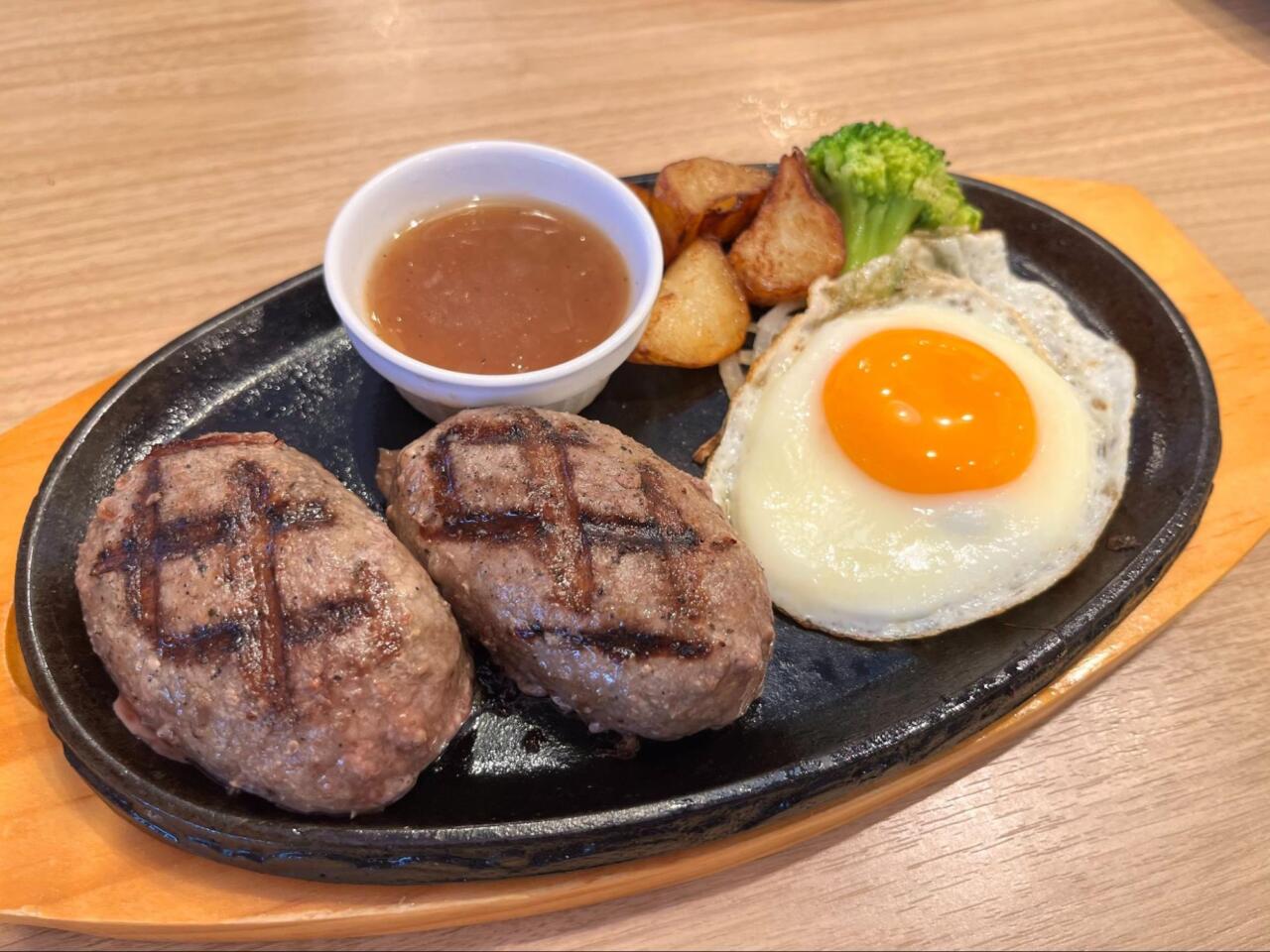 【モーニング実食】「ビッグボーイの朝食」がコスパ最強だった!新鮮サラダバー付で1千円以内の“神内容”を実食(写真 12/23) - うまい肉