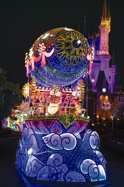 東京ディズニーランド】「夜パレード」が歓喜の復活！“アナ&エルサ”に