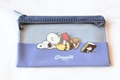 【ファミリーマート×PEANUTS】《キャンペーン第1弾「フラットポーチ」》読書の秋！