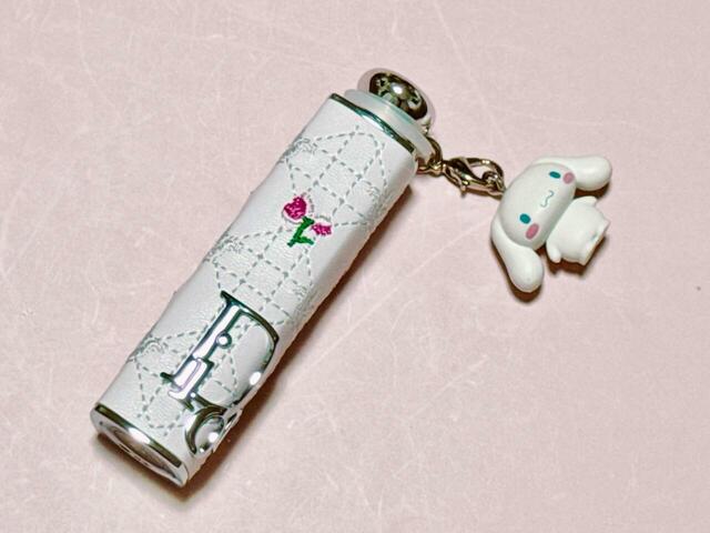 傘に付けるのはもちろん、リップなどに付けて楽しむのも◎