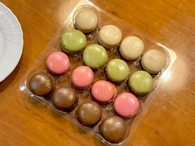 【ピカール　4種類のマカロン】温かみのあるホームメイド感