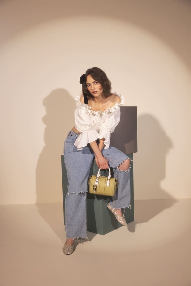 【アンドシュエット】こなれ感をプラスした、ワンランクアップしたカジュアルコーデを楽しんで。