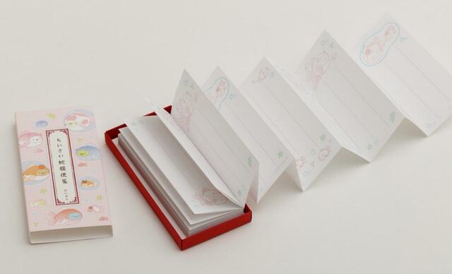 『深堀隆介展　水面のゆらぎの中へ』すみっコぐらしコラボグッズ「ちいさい蛇腹便箋」1,012円（税込）
