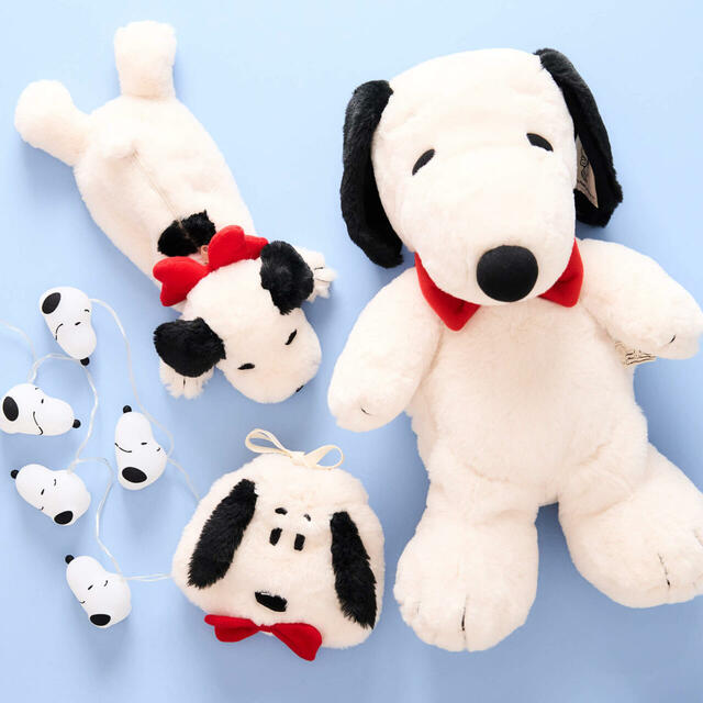 【PLAZA「Welcome to the NIGHT CARNIVAL with SNOOPY」】スヌーピーモチーフのアイテムガーランドライト(3,850円)、ペンポーチ(2,530円)、巾着(1,980円)、ぬいぐるみゆたんぽ(7,480円)