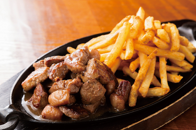 サイコロステーキ&チップス  2100円