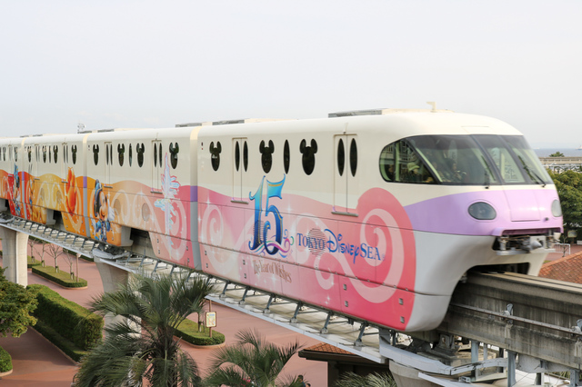 「“ザ・イヤー・オブ・ウィッシュ”ライナー」パープル　©Disney