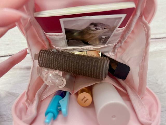 中央のスペースにはクッションファンデなどをイン！