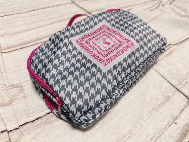 想像以上の収納力に感動！【付録：KINOKUNIYA セパレート便利ポーチ】