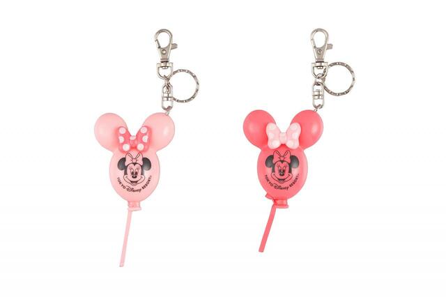 キーチェーンセット 1,900円｜サイズ：長さ約18cm、2個セット｜東京ディズニーリゾート「ミニー・ベスティーズ・バッシュ！」スペシャルグッズ｜販売店舗：東京ディズニーランド「ギャグファクトリー/ファイブ・アンド・ダイム」、東京ディズニーシー「ベッラ・ミンニ・コレクション」