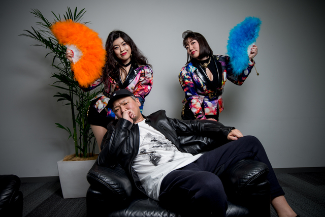 ベッド・イン　益子寺かおり　中尊寺まい／cali≠gari　桜井青（G）　（撮影　市村岬）