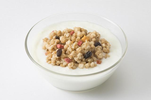 もぐもぐグラノーラ　800g　648円