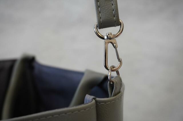 ストラップは簡単に取り外しできる