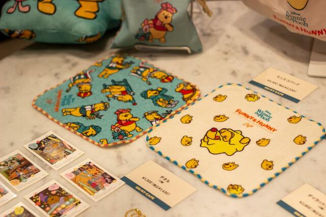 タオル 1,430円｜「くまのプーさん」FUNNY & HUNNY OH MY CAFE