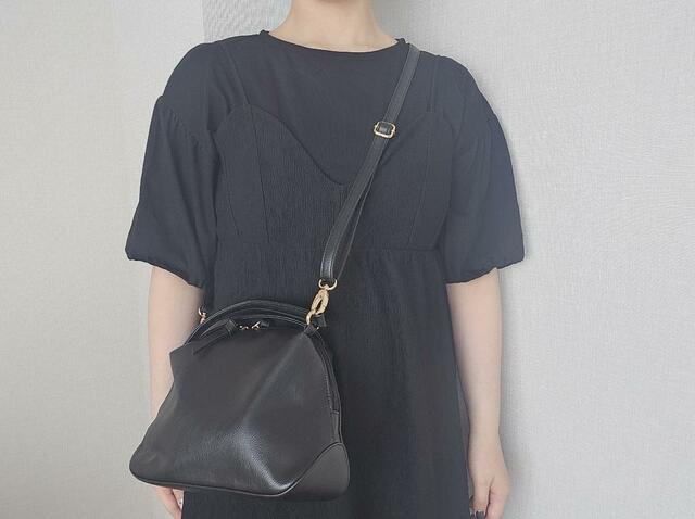 【GLOBAL WORK　お財布ショルダー】重さは約300g。1日肩掛けしても疲れにくかったです◎