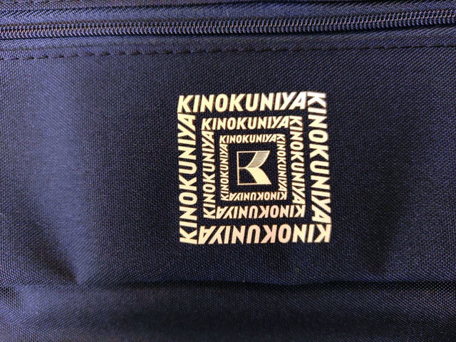 「紀ノ国屋」の有名なロゴ